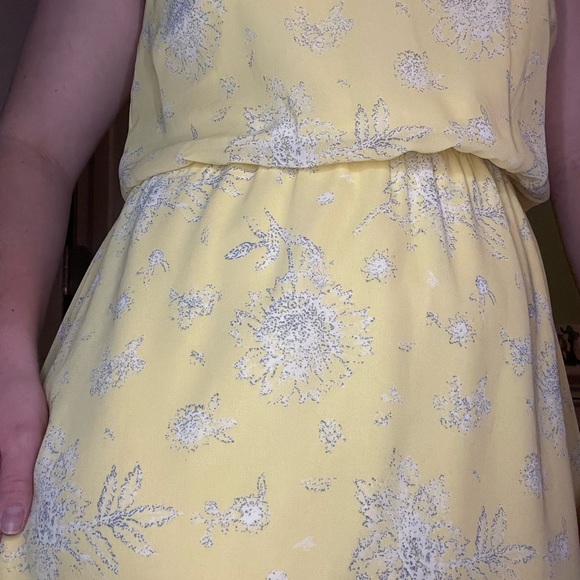 Yellow casual dress with floral pattern - Picture 4 of 7